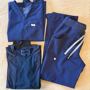 Figs Navy Blue Scrub Top, Tee & Drawstring Pants